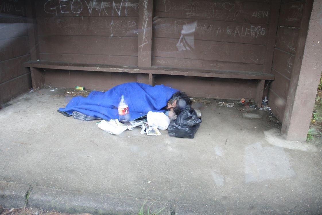 indigente parada de onibus