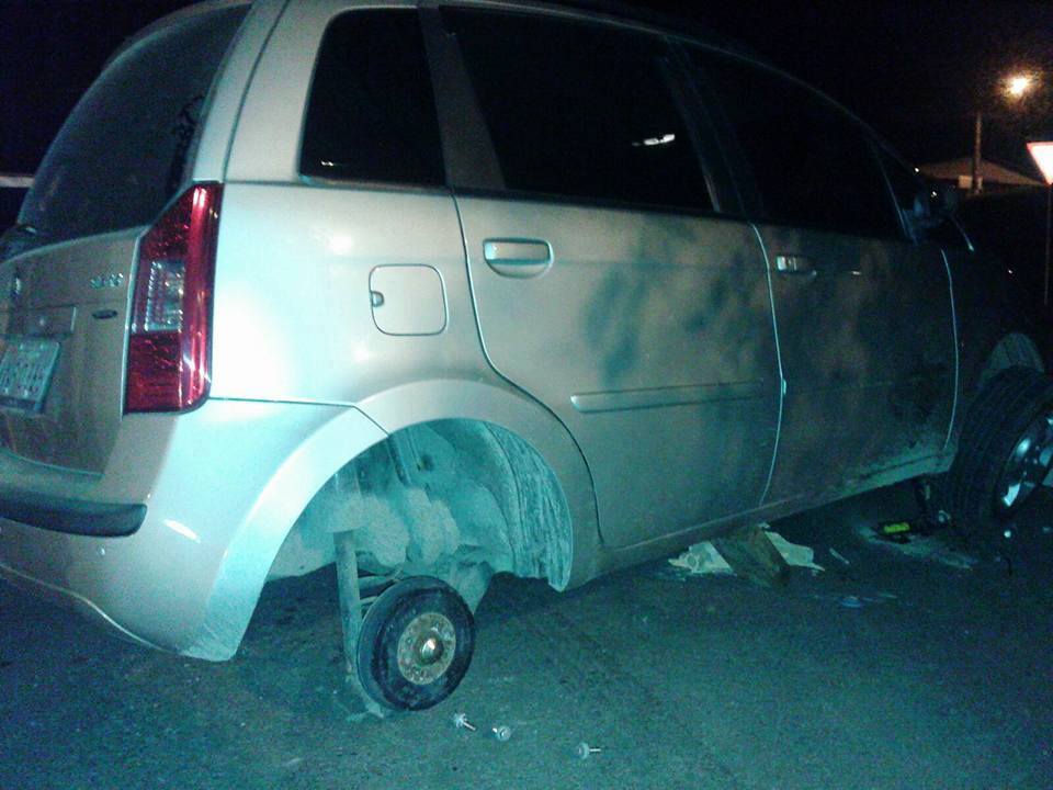 Carros estacionados na Várzea