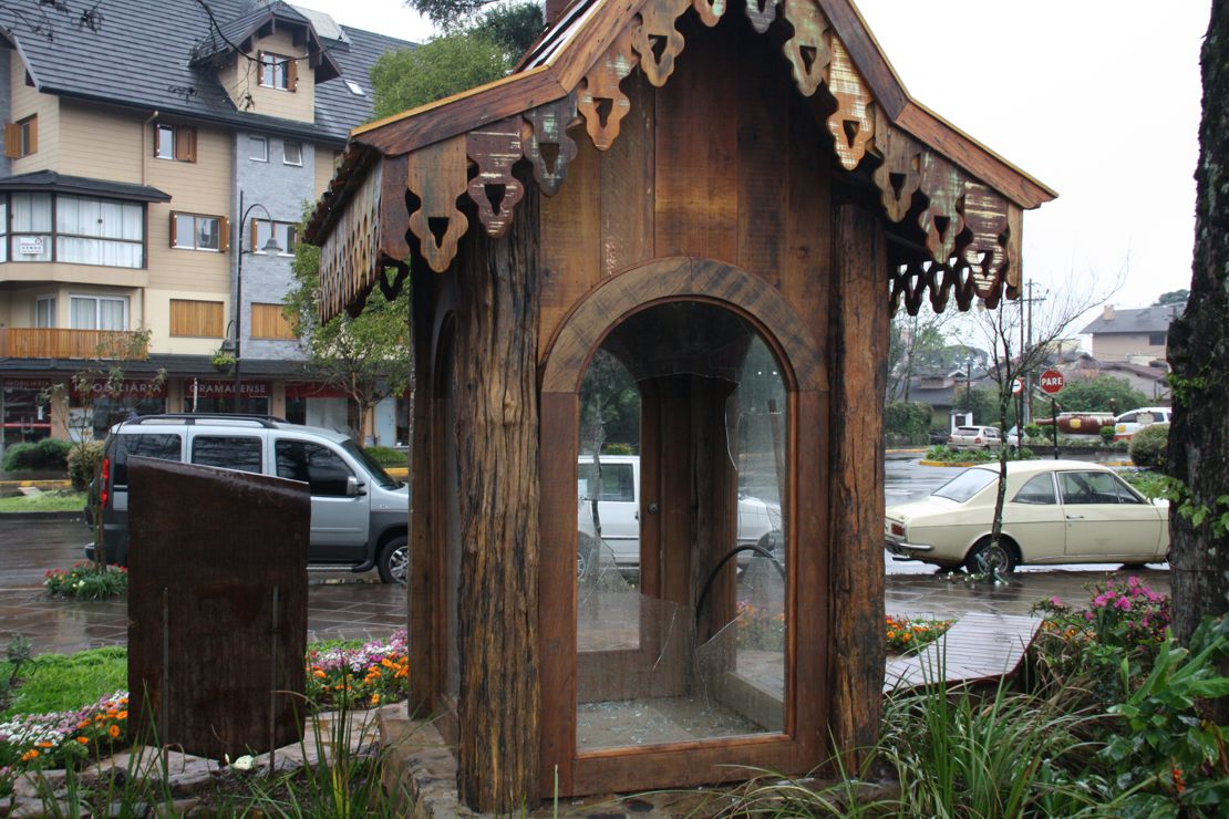 Vandalismo Praça das Etnias