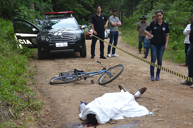 Foto homem morto proximo do Ibama
