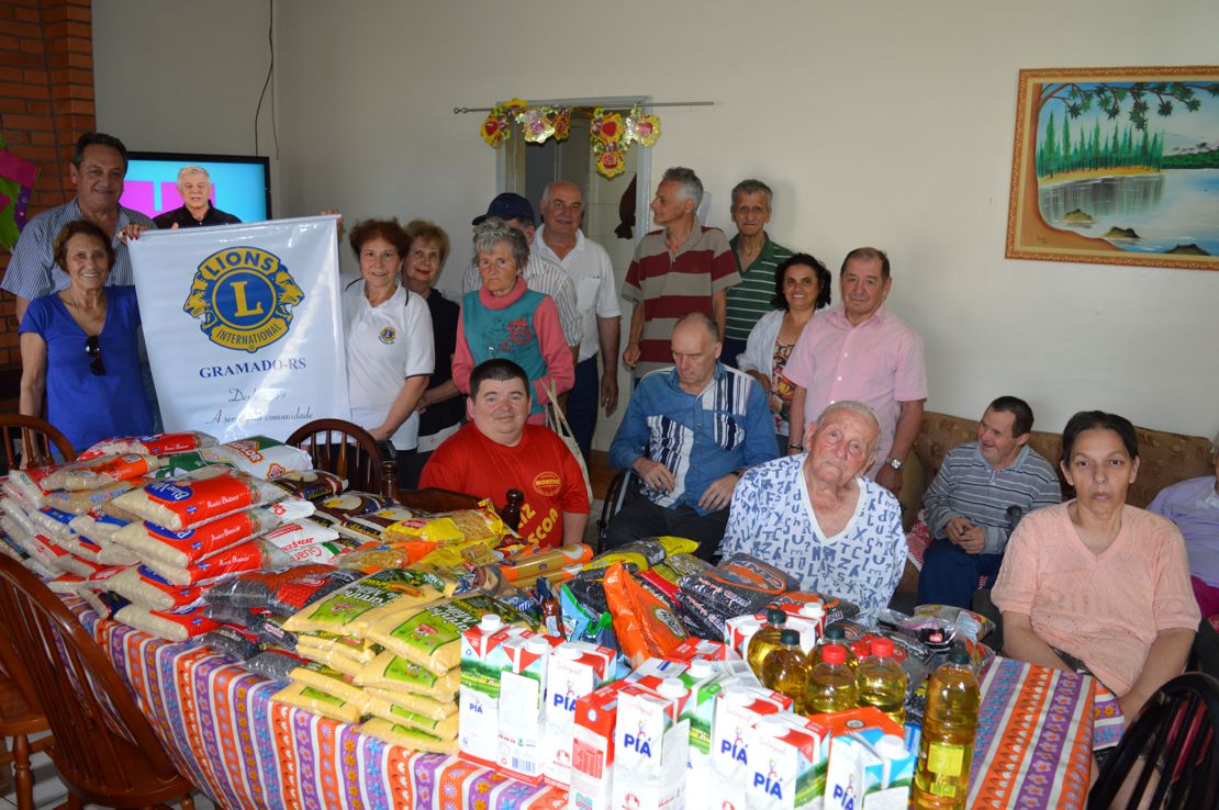 Lions Clube alimentos doados