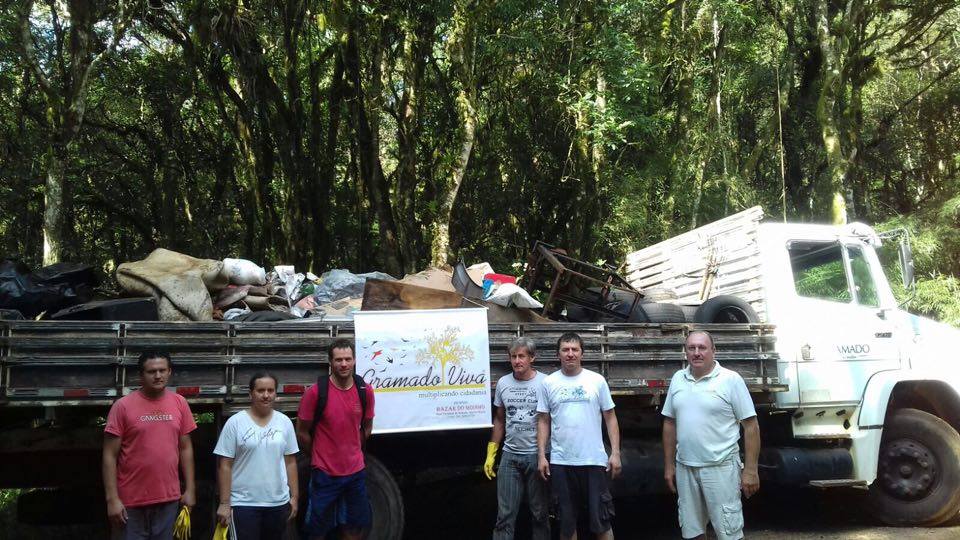 lixo recolhido meio ambiente rua do meleiro