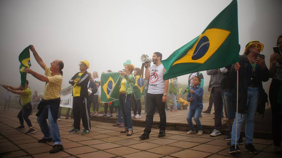 manifestacao-contra-o-governo-gramado-canela