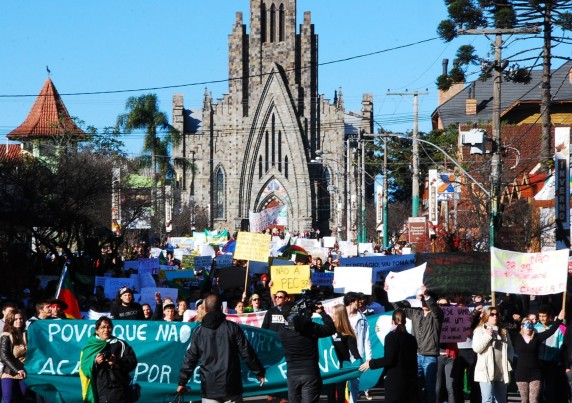 protesto-contra-o-governo-em-canela