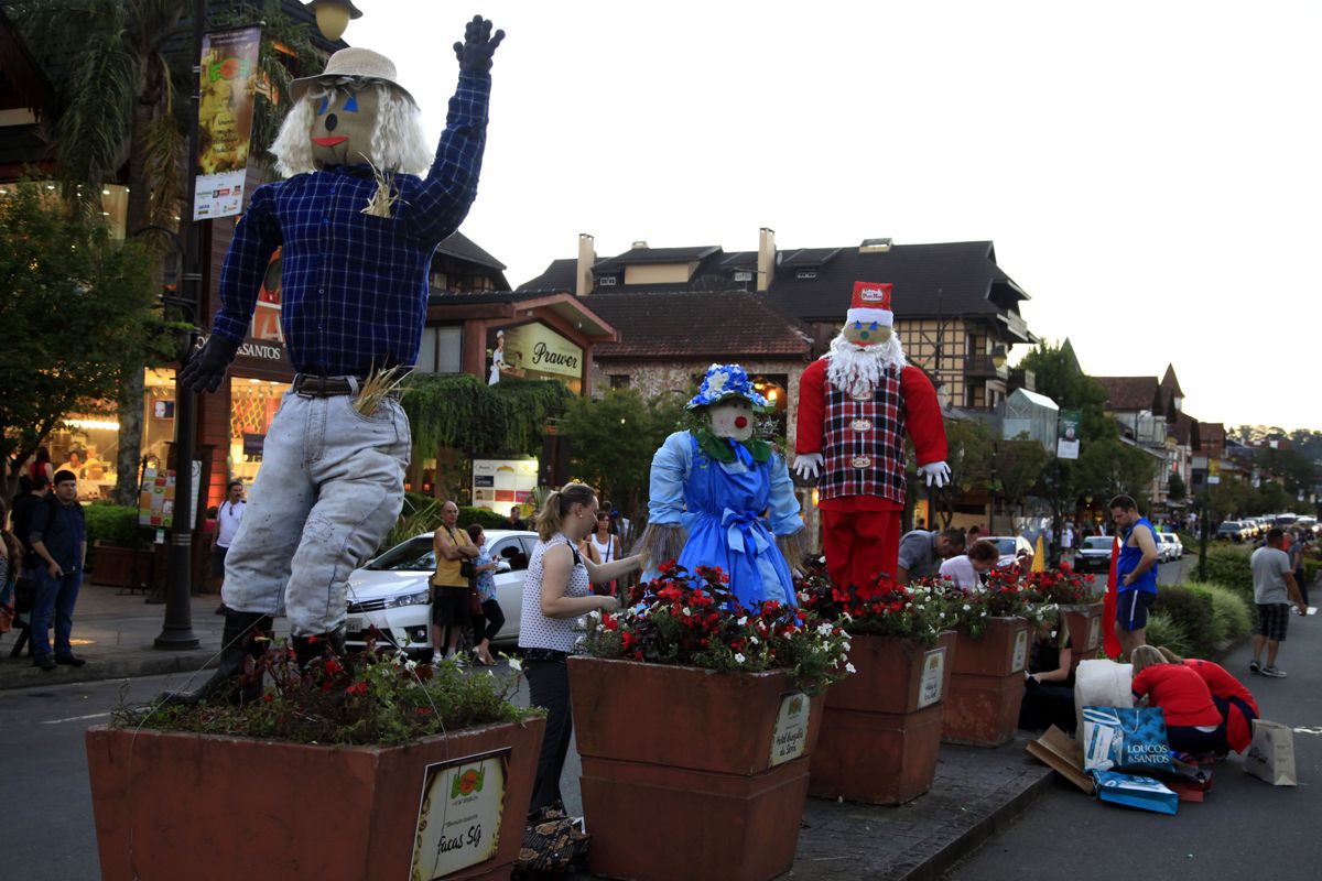 Festa da Colônia.espantalhos