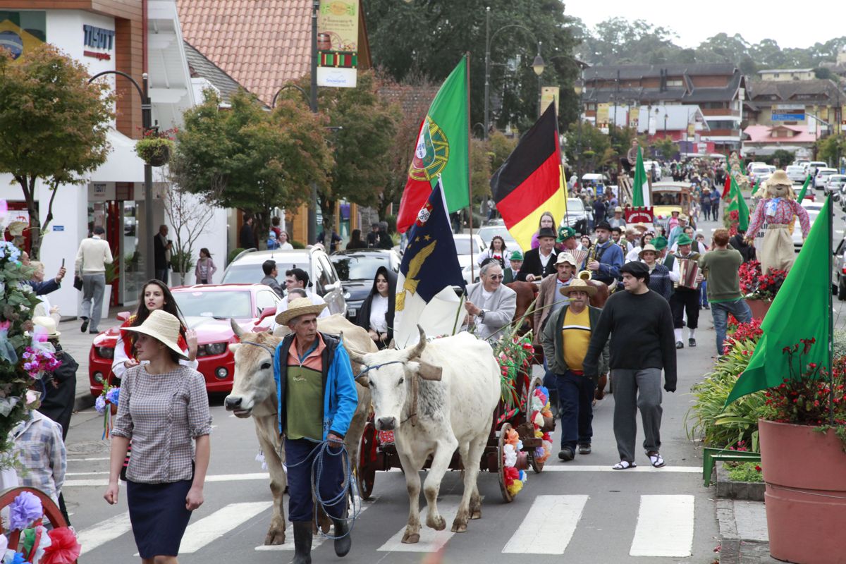 desfile-de-carretas-festa-da-colonia-de-gramado