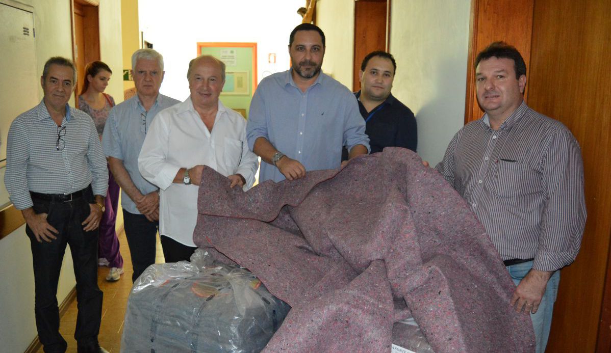 entrega-cobertores-sindtur-hospital
