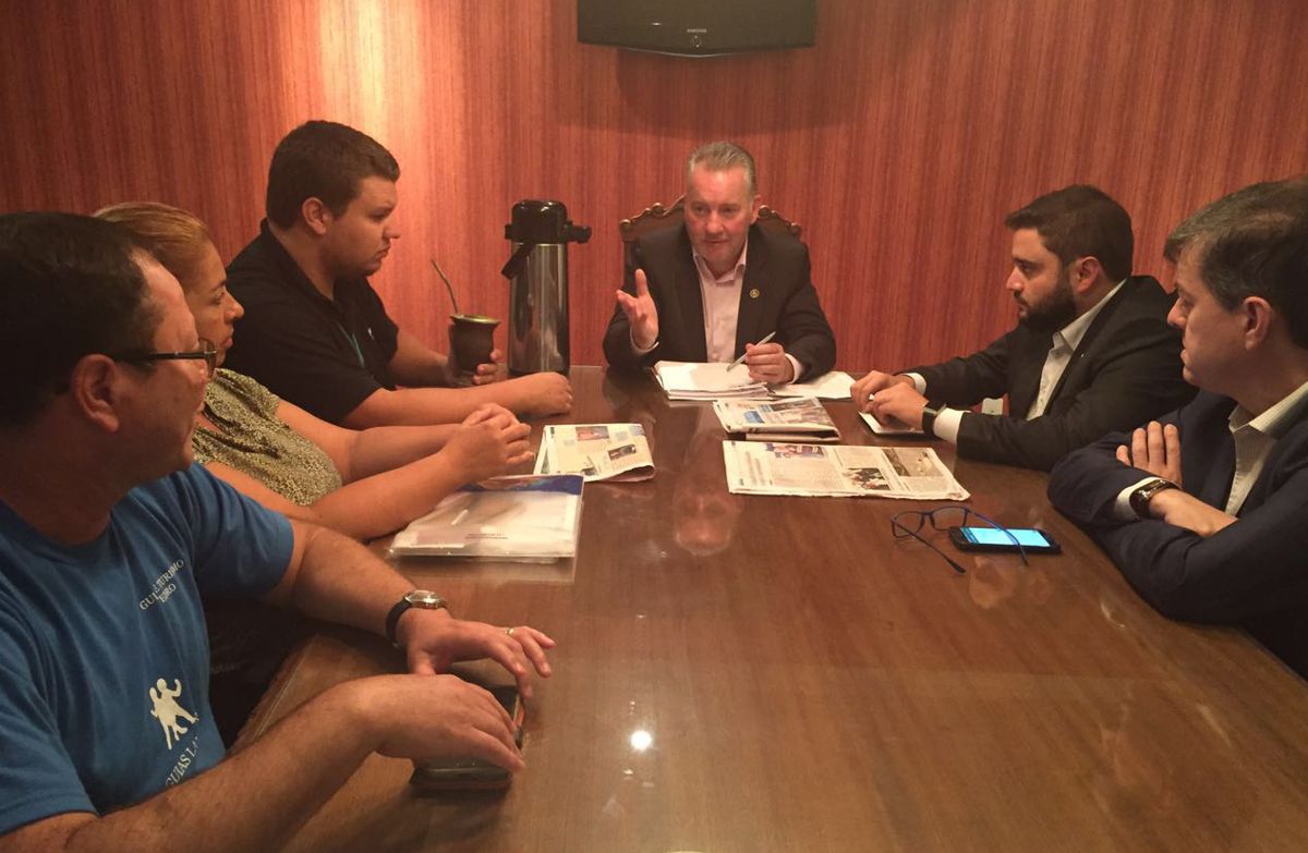 reuniao-joao-teixeira-guias-de-turismo