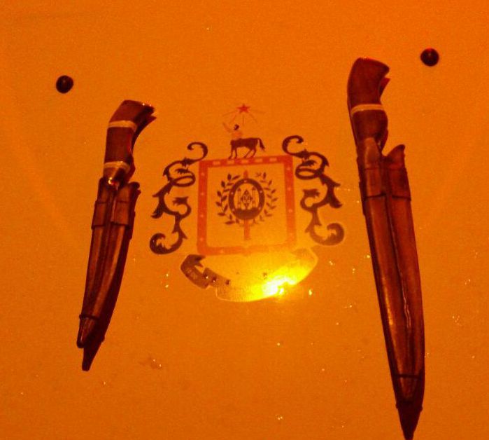 furto-de-facas-em-gramado