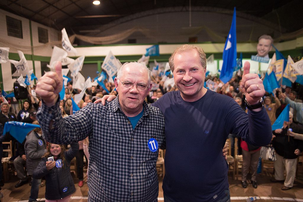 pedro-e-drumm-comicio-linha-nova