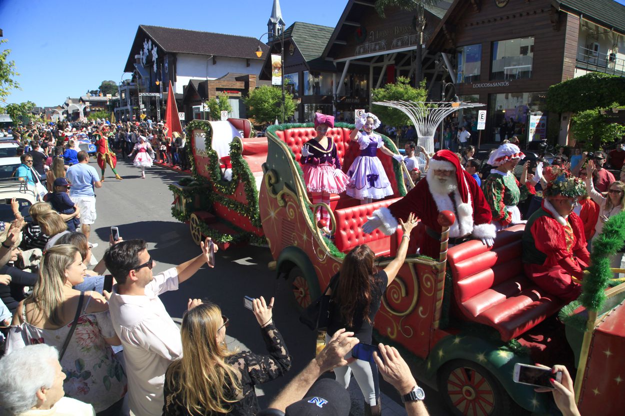parada-de-natal-no-natal-luz-gramado