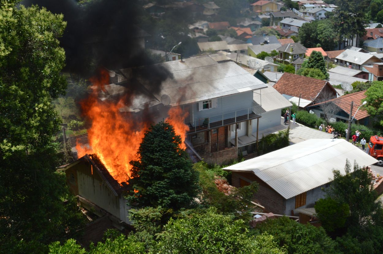 incendio-bairro-piratini-em-gramado