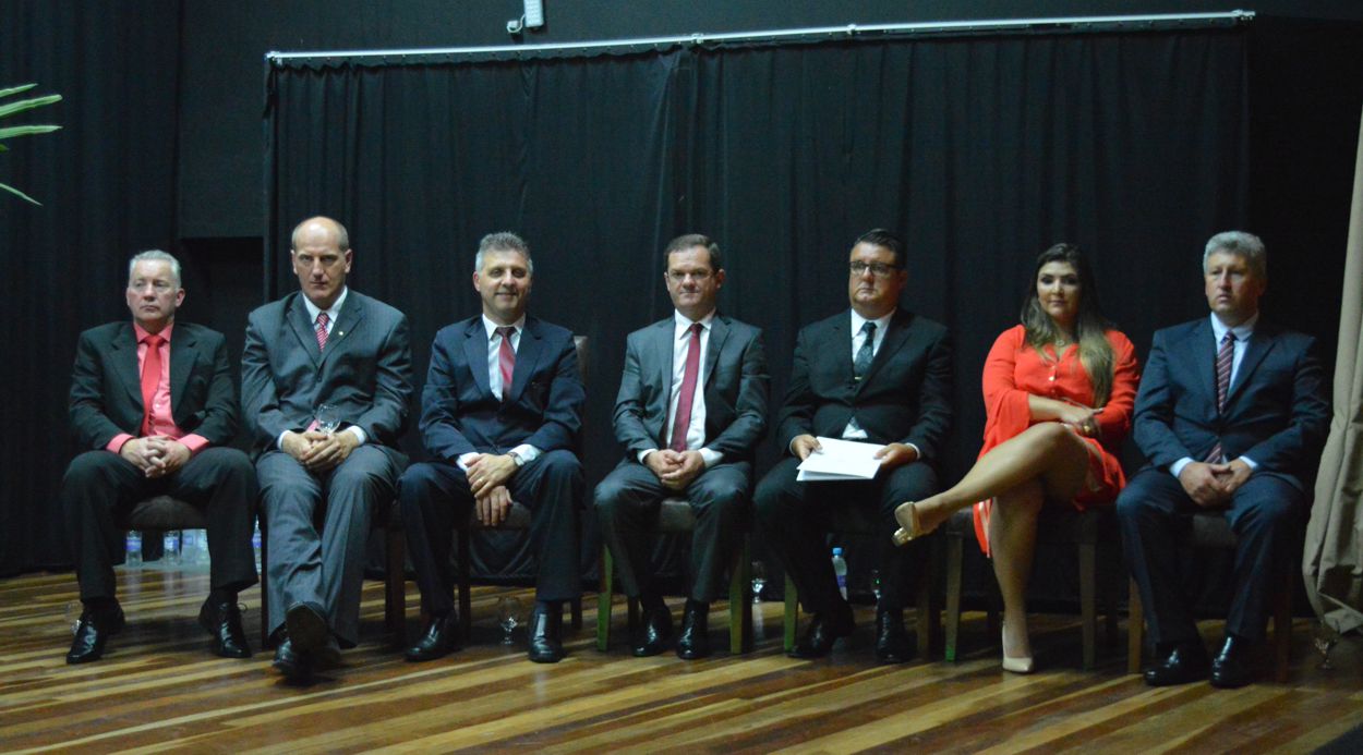 vereadores-tomam-posse-em-gramado