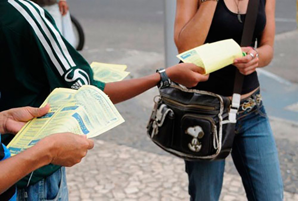 panfletagem-em-gramado