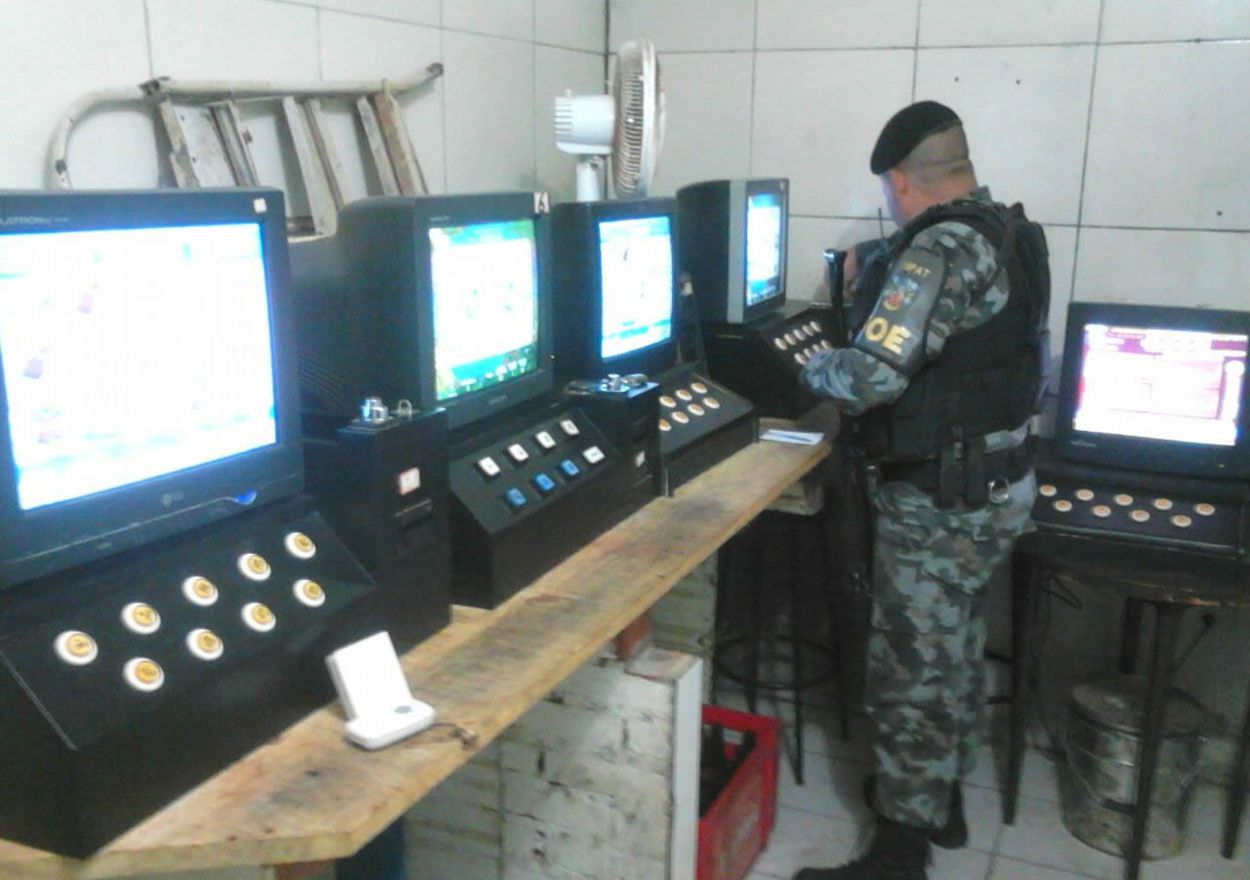 brigada-apreende-maquinas-caca-niqueis-em-gramado