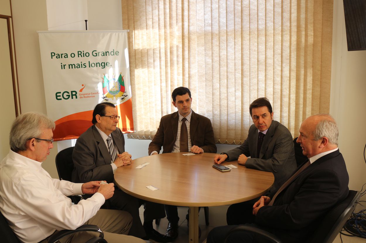 reuniao-na-egr-turra-e-luia