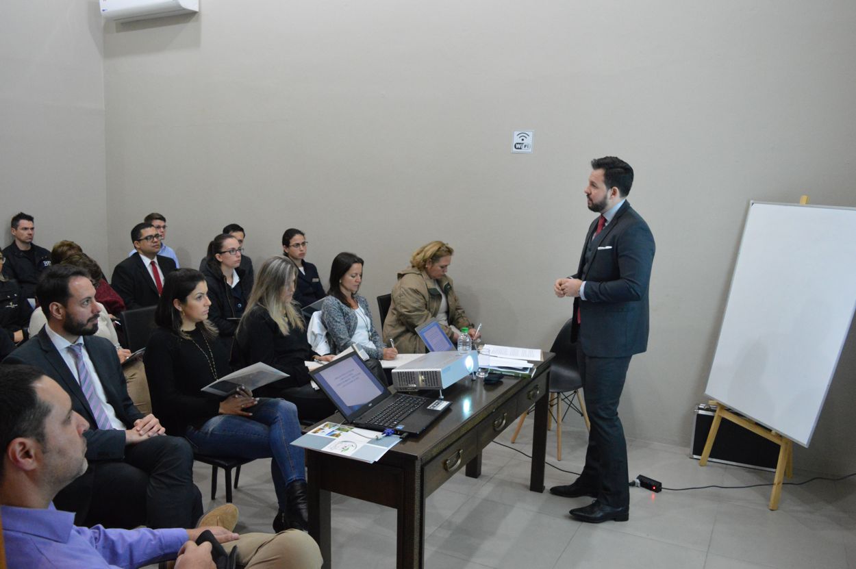 sindtur-promove-palestra