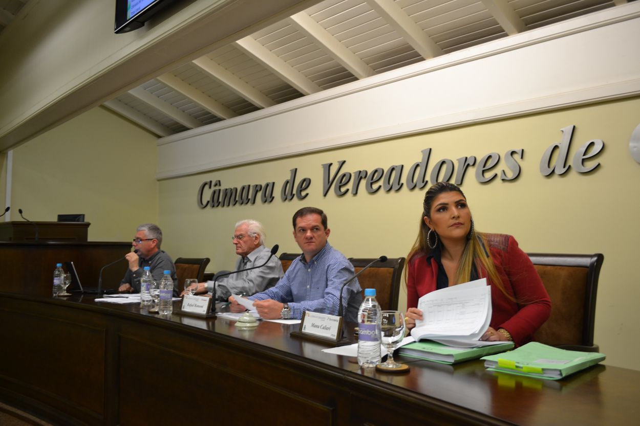 vereadora-manu-preocupada-com-pessismismo-do-secretario-da-fazenda