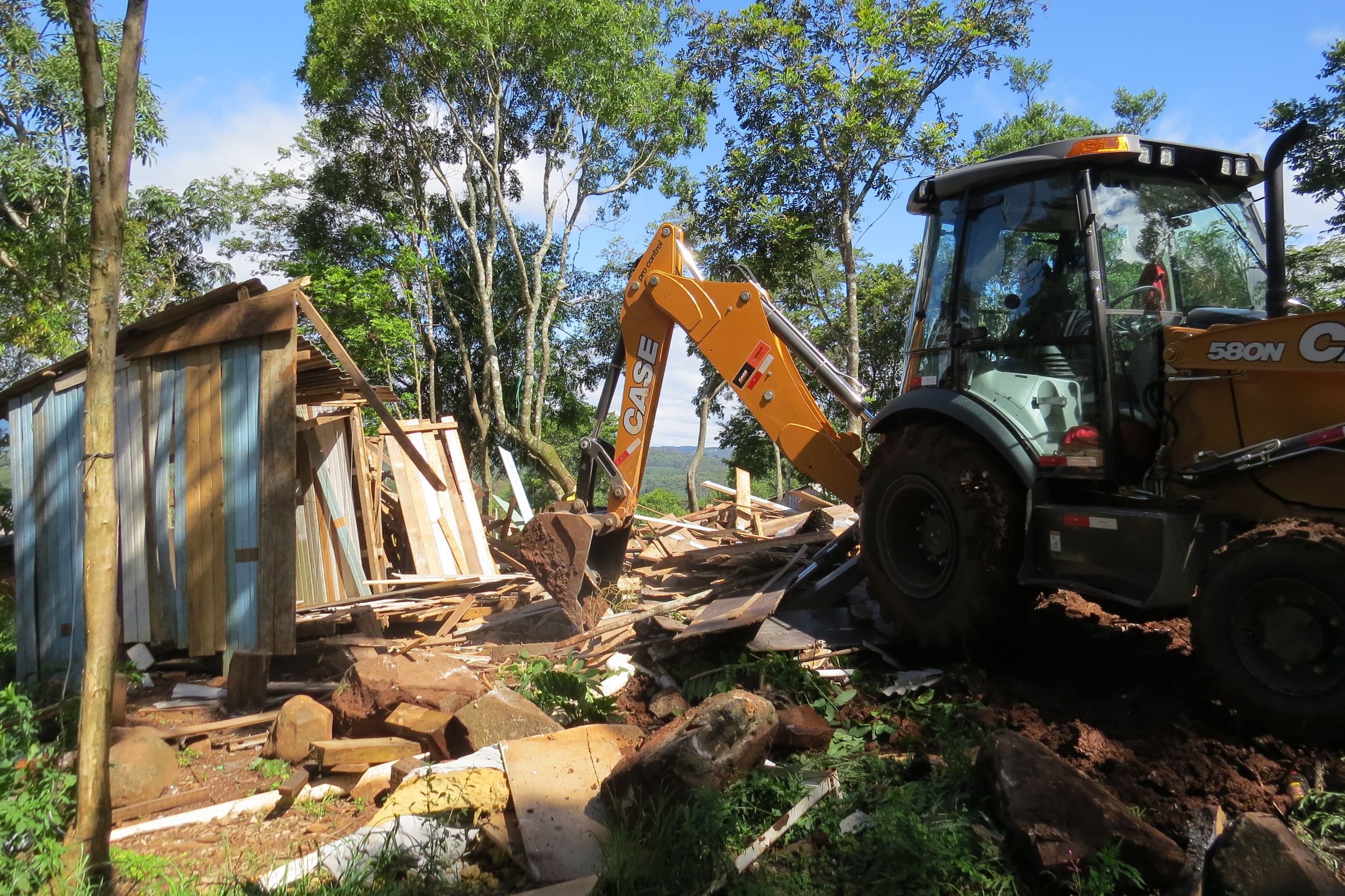 prefeitura-desocupa-area-do-loteamento-celita