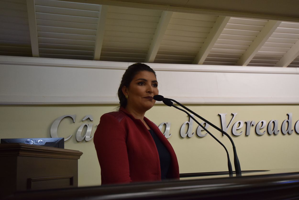 manu-caliari-antecipa-licenca-da-camara