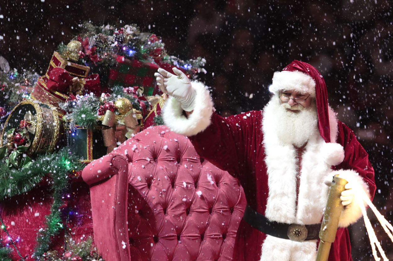 papai-noel-encerra-natal-luz