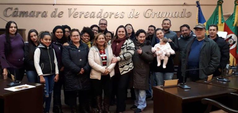 dem-mulher-em-gramado