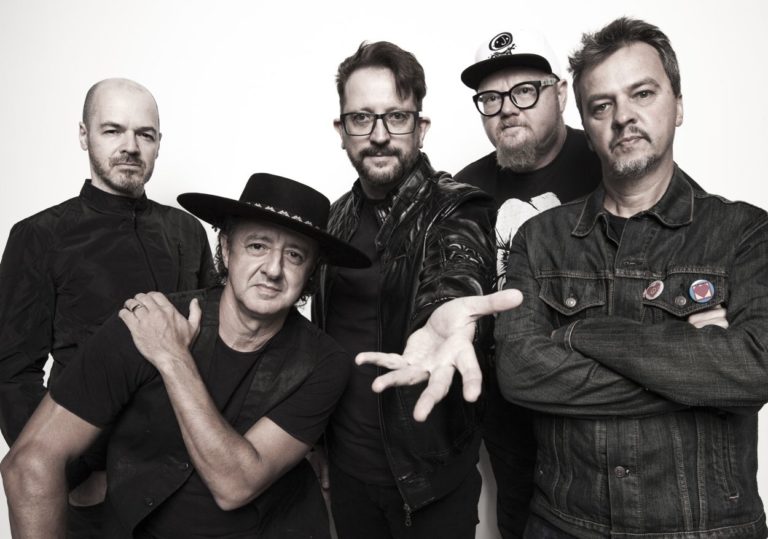 banda-nenhum-de-nos-em-canela