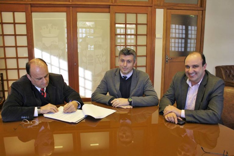 prefeito-fedoca-assina-novo-emprestimo-ao-hospital