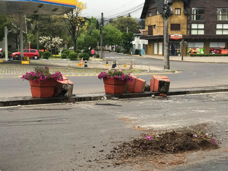 vasos-destruidos-bairro-planalto
