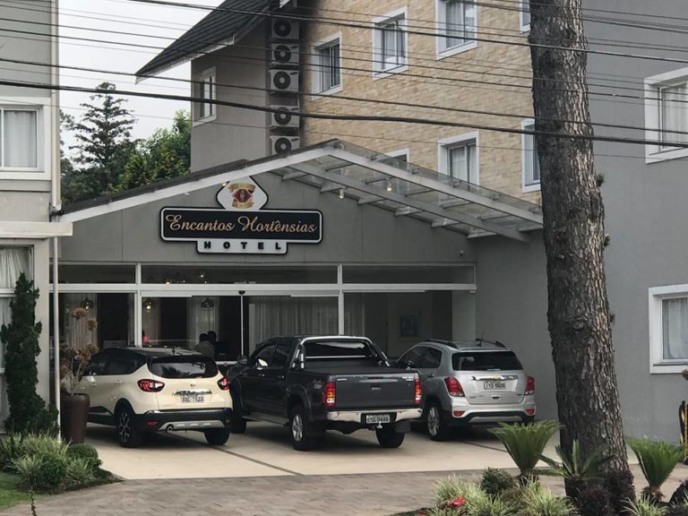 hotel-encantos-reabre