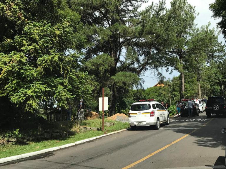 taxista-enforcado-em-gramado-subida