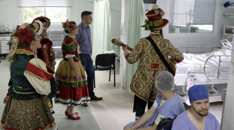 trupe-de-natal-hospital-sao-miguel-leitos-blog