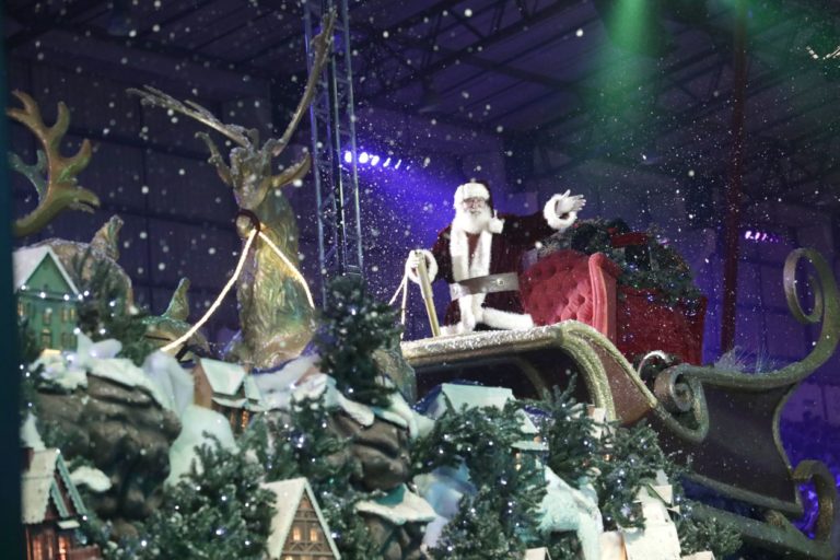 papai-noel-se-despede-do-natal-luz