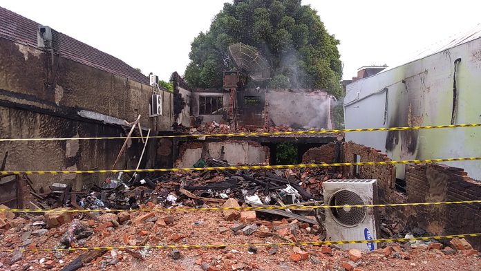 incendio-mercado-dos-plasticos-canela-pos