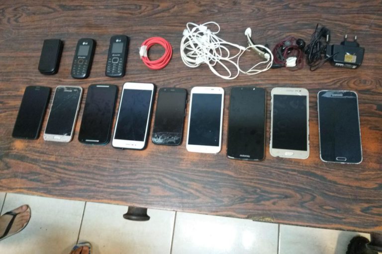 bm-apreende-doze-celulares-no-presidio-de-canela
