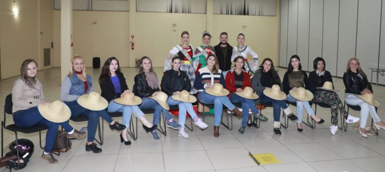 escolha-rainha-festa-da-colonia