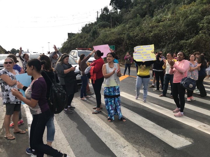 moradores-tres-pinheiros-bloqueiam-rodovia