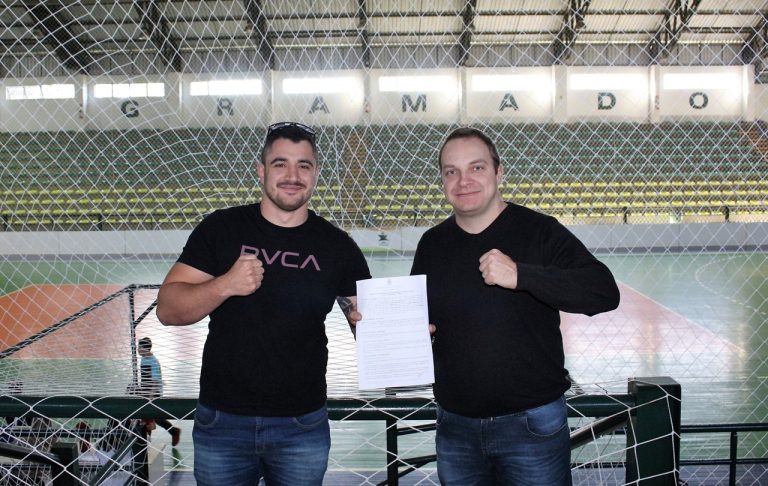 1- Secretário Jacó com o empresário_9078