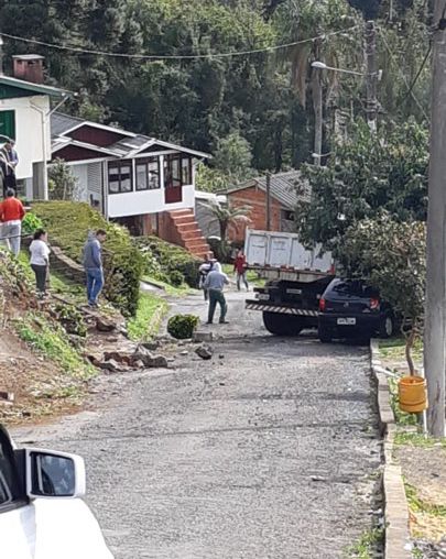 caminhao-bairro-jardim-acidente