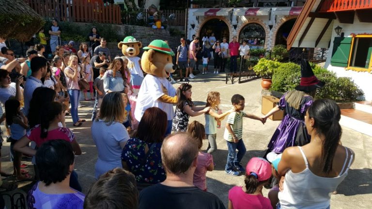 muita_diversao_durante_a_6a_campanha_do_alimento_do_mm-18389285