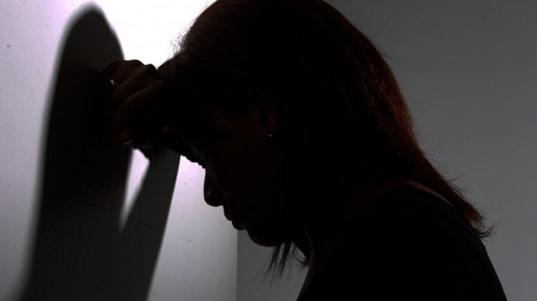 mulher-em-carcere-privado