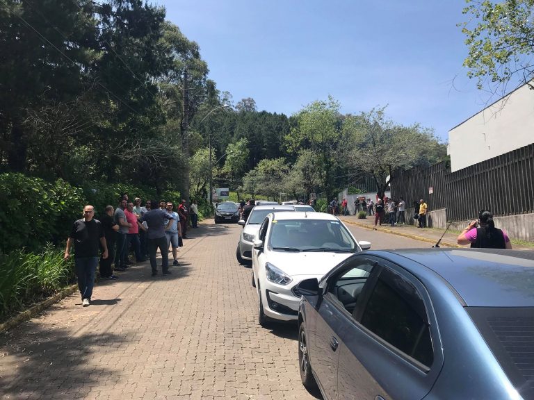 motoristas-fazem-protesto-no-serra-park