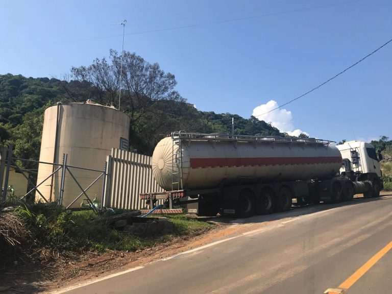 caminhao-agua-reservatorio-varzea-grande