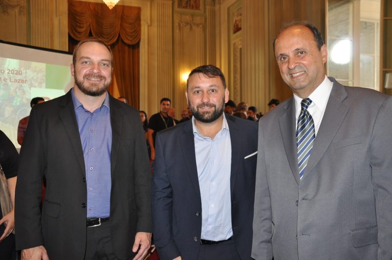 Secretário municipal de Esporte e Lazer, Jacó Schaumloeffel, secretário de Esportes e Lazer do Estado, João Derly e prefeito Fedoca Bertolucci