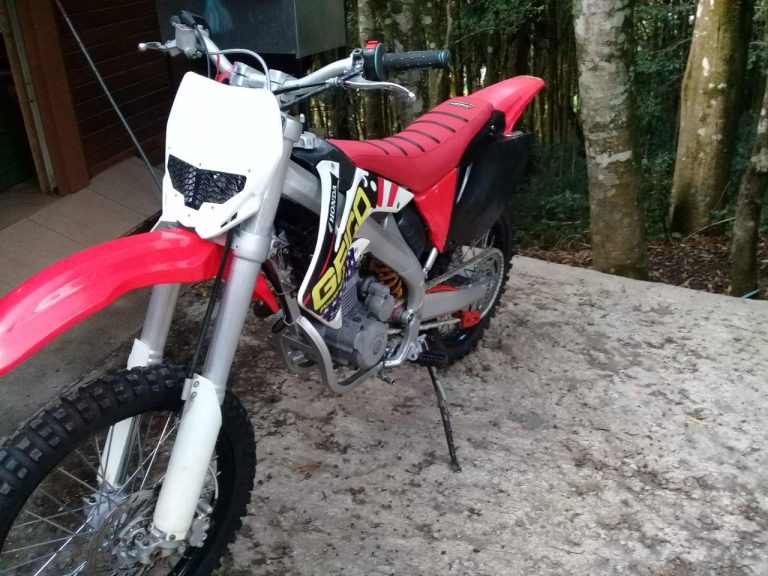 moto-conto-do-deposito-falso-gramado