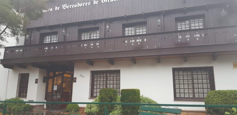 camara-de-veredores-de-gramado-fachada