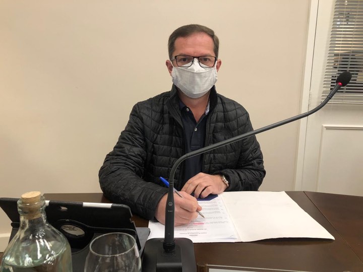 rafael-ronsoni-de-mascara