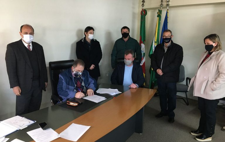 reuniao-amserra-assinatura-documento