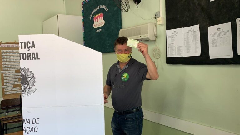 beto-tomasini-votou-em-gramado