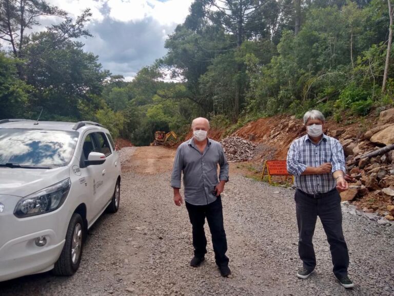 Prefeito e vice acompanham obras na estrada da Linha Bonita Alemã